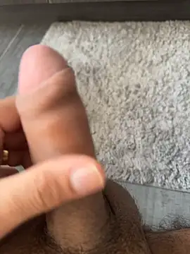 Pussylover 32 online show from November 13, 2025, 6:34 pm