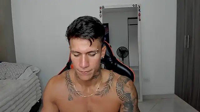 pettergrey1 online show from February 11, 2026, 9:47 pm