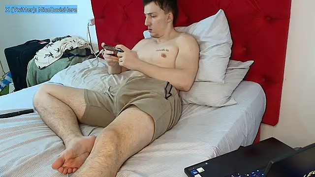 NicoDavisHere online show from June 10, 2026, 8:21 pm