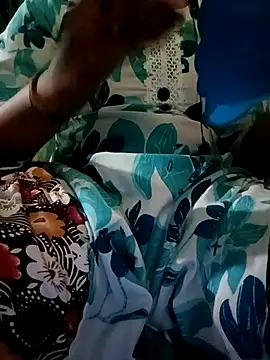 Snapshot of gunjan22 chatting on September 17, 2025, 10:06 am gunjan22 online show from September 17, 2025, 10:06 am