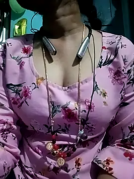 Snapshot of gunjan22 chatting on February 17, 2025, 3:33 pm gunjan22 online show from February 17, 2025, 3:33 pm