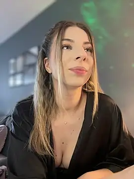 Mia Ethan online show from March 27, 2026, 8:26 am