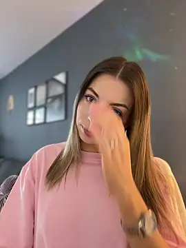 Mia Ethan online show from July 24, 2026, 11:28 am