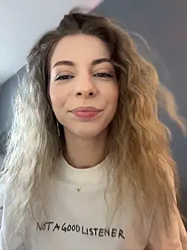 Mia Ethan online show from May 12, 2026, 9:26 am