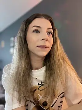 Mia Ethan online show from May 10, 2026, 8:40 am