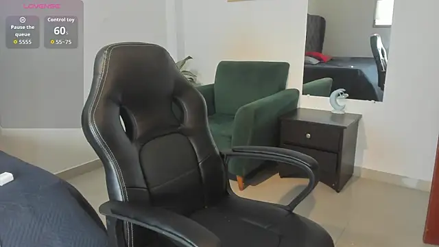  maria foxx  online show from November 4, 2025, 7:39 pm