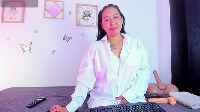 EmmaRogers online show from November 11, 2025, 2:56 pm