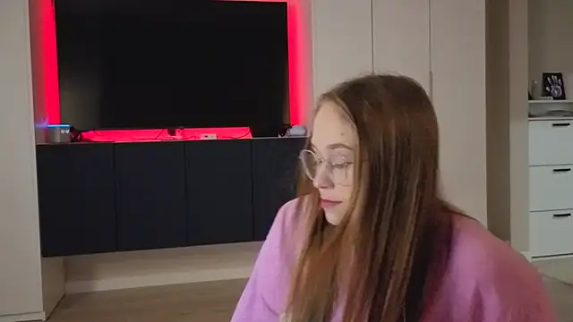 endlesssoffi online show from October 31, 2025, 7:32 pm