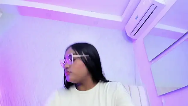 kayna gomez online show from November 5, 2025, 7:39 pm