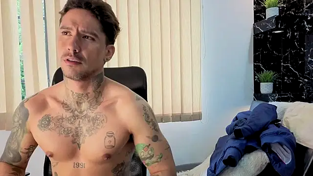 Dylanstonne online show from December 15, 2025, 6:03 pm