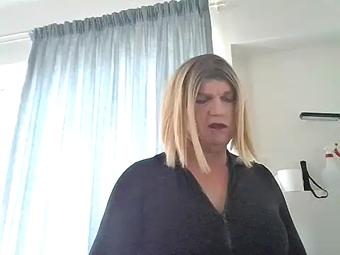 Snapshot of Leila1965 chatting on November 8, 2025, 5:33 am Leila1965 online show from November 8, 2025, 5:33 am