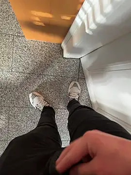 kareem0010 online show from February 19, 2025, 3:05 pm