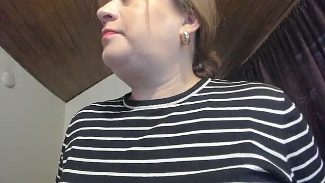 Snapshot of MonyCassius chatting on February 4, 2026, 12:33 pm MonyCassius online show from February 4, 2026, 12:33 pm