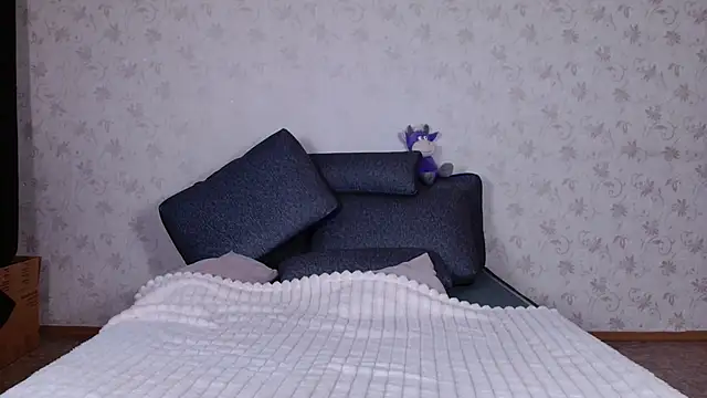 bellaa love  online show from June 24, 2026, 12:20 am