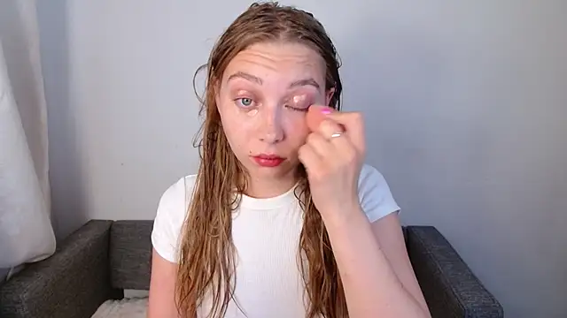 bellaa love  online show from June 30, 2026, 11:49 pm