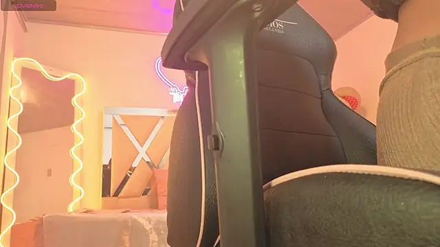 Laylafoxy tay online show from October 25, 2025, 3:28 am