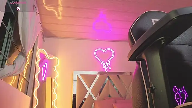 Laylafoxy tay online show from October 24, 2025, 3:16 am