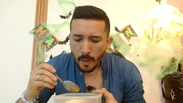 Reiko 85  online show from October 21, 2025, 2:38 pm