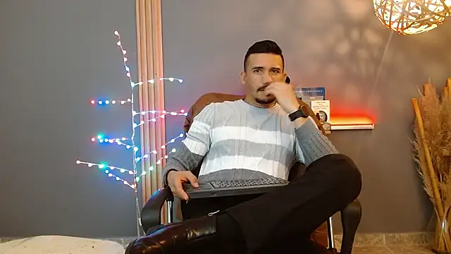 Snapshot of Reiko_85_ chatting on February 19, 2026, 2:36 pm Reiko 85 online show from February 19, 2026, 2:36 pm