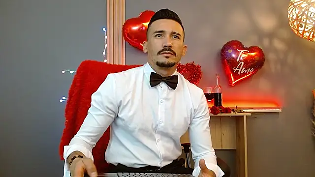 Snapshot of Reiko_85_ chatting on February 14, 2026, 7:36 pm Reiko 85 online show from February 14, 2026, 7:36 pm