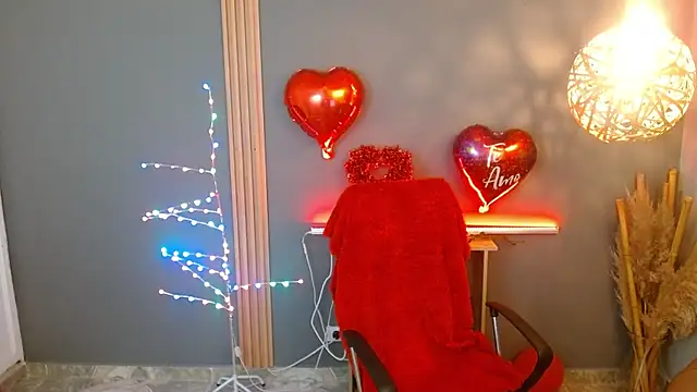 Snapshot of Reiko_85_ chatting on February 16, 2026, 2:16 pm Reiko 85 online show from February 16, 2026, 2:16 pm