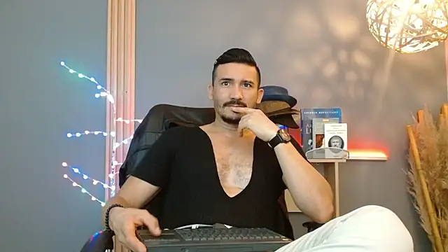 Snapshot of Reiko_85_ chatting on February 22, 2026, 3:57 pm Reiko 85 online show from February 22, 2026, 3:57 pm