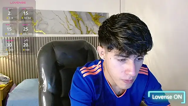 Dyla n18 online show from November 22, 2025, 7:35 pm