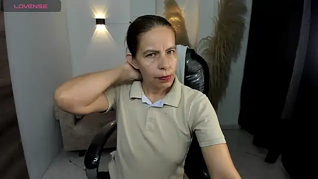 Snapshot of Milf_karlye chatting on March 1, 2026, 2:11 am Milf karlye online show from March 1, 2026, 2:11 am