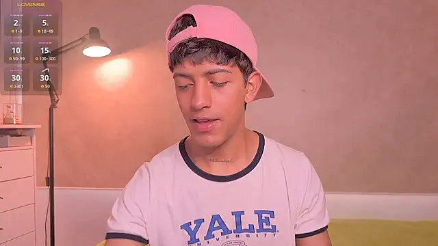 teobowny  online show from April 17, 2026, 10:34 pm