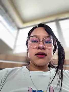 Snapshot of Liulee chatting on December 16, 2025, 4:33 pm Liulee online show from December 16, 2025, 4:33 pm