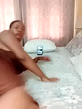 Snapshot of Luciouslips00 chatting on November 23, 2025, 7:18 am Luciouslips00 online show from November 23, 2025, 7:18 am