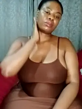 Snapshot of Luciouslips00 chatting on November 9, 2025, 6:56 pm Luciouslips00 online show from November 9, 2025, 6:56 pm