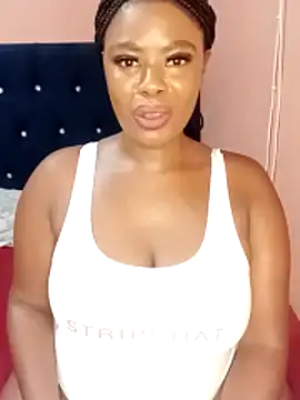 Snapshot of Luciouslips00 chatting on March 6, 2026, 2:12 pm Luciouslips00 online show from March 6, 2026, 2:12 pm