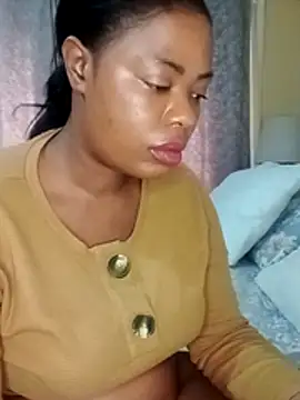 Snapshot of Luciouslips00 chatting on November 24, 2025, 7:30 am Luciouslips00 online show from November 24, 2025, 7:30 am