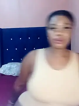 Snapshot of Luciouslips00 chatting on April 15, 2026, 12:53 pm Luciouslips00 online show from April 15, 2026, 12:53 pm