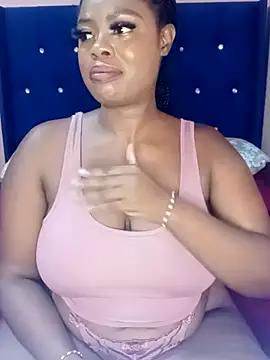 Snapshot of Luciouslips00 chatting on April 10, 2026, 7:32 pm Luciouslips00 online show from April 10, 2026, 7:32 pm