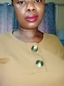 Snapshot of Luciouslips00 chatting on November 10, 2025, 2:00 pm Luciouslips00 online show from November 10, 2025, 2:00 pm