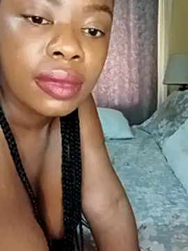 Snapshot of Luciouslips00 chatting on November 28, 2025, 10:15 am Luciouslips00 online show from November 28, 2025, 10:15 am