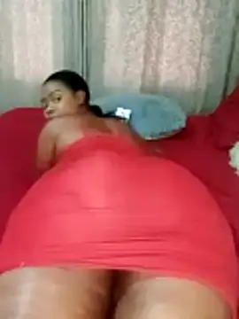 Snapshot of Luciouslips00 chatting on November 6, 2025, 10:52 am Luciouslips00 online show from November 6, 2025, 10:52 am