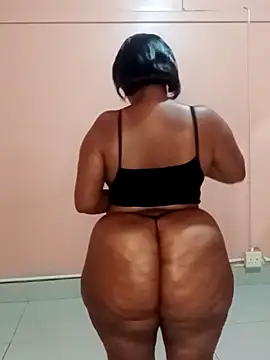 Snapshot of Luciouslips00 chatting on February 22, 2026, 12:18 pm Luciouslips00 online show from February 22, 2026, 12:18 pm