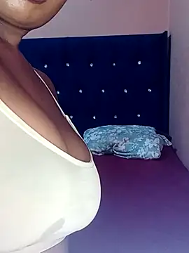 Snapshot of Luciouslips00 chatting on March 28, 2026, 3:57 pm Luciouslips00 online show from March 28, 2026, 3:57 pm