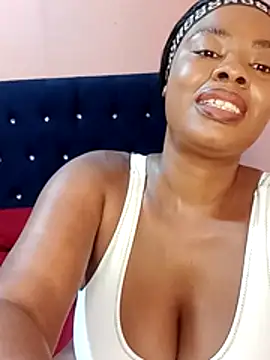 Snapshot of Luciouslips00 chatting on February 4, 2026, 6:25 pm Luciouslips00 online show from February 4, 2026, 6:25 pm