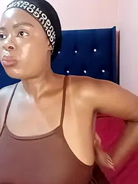 Snapshot of Luciouslips00 chatting on February 1, 2026, 10:24 am Luciouslips00 online show from February 1, 2026, 10:24 am