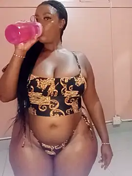 Snapshot of Luciouslips00 chatting on April 16, 2026, 2:40 pm Luciouslips00 online show from April 16, 2026, 2:40 pm