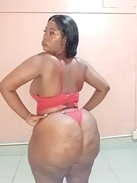 Snapshot of Luciouslips00 chatting on February 21, 2026, 4:53 pm Luciouslips00 online show from February 21, 2026, 4:53 pm