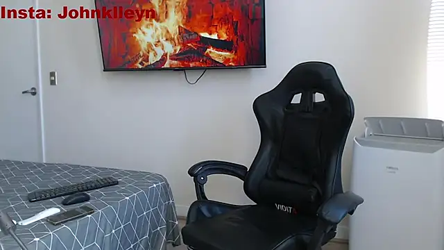 jonhklleyn online show from December 5, 2025, 5:44 pm