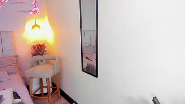 tutu milf online show from February 15, 2026, 12:04 pm