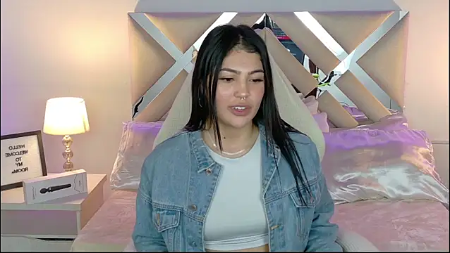 Snapshot of Mara_Saenzz chatting on January 10, 2025, 7:35 am Mara Saenzz online show from January 10, 2025, 7:35 am