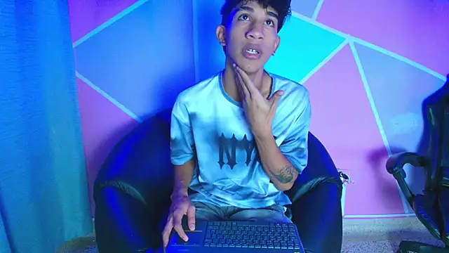 hares mds online show from December 5, 2025, 1:43 pm