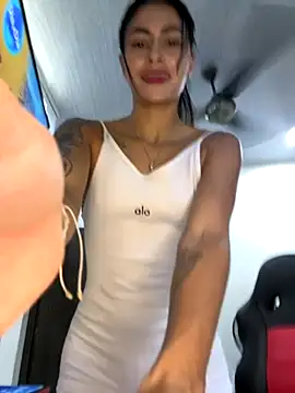 emilie xx  online show from September 29, 2025, 2:44 pm